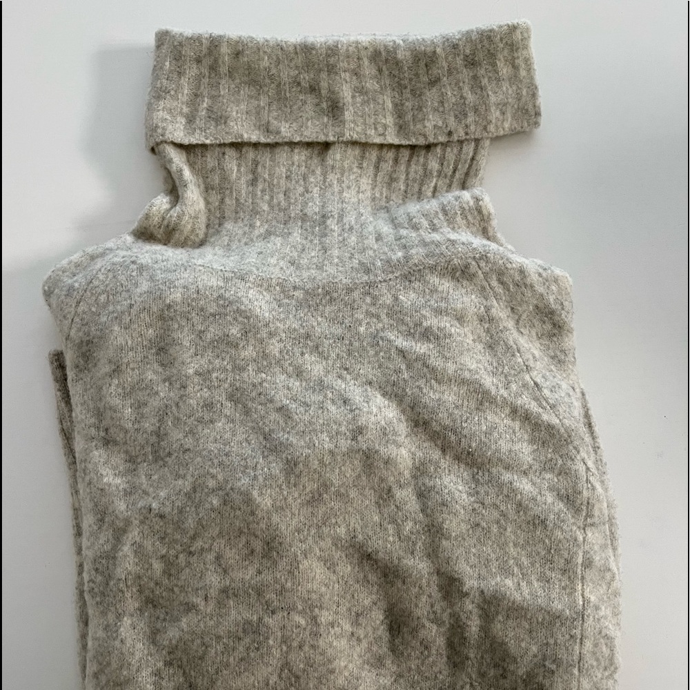 Aritzia Babaton Turtle Neck Sweater